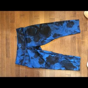 Lululemon adorable yoga pants